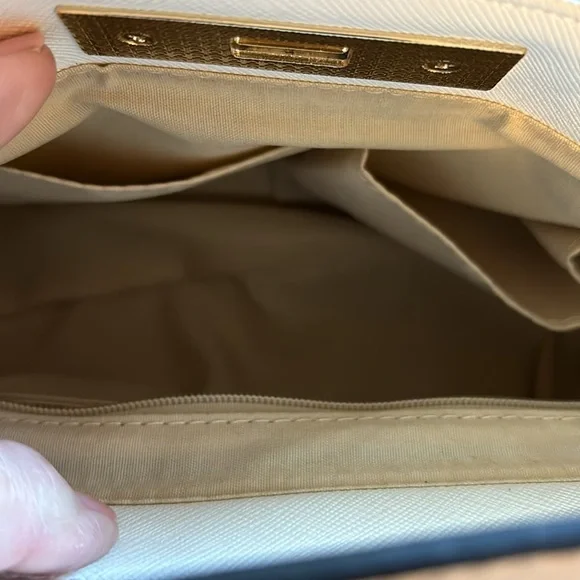 NWOT Aldo white handbag with black trim. Removable Crossbody Strap. - Picture 6 of 7